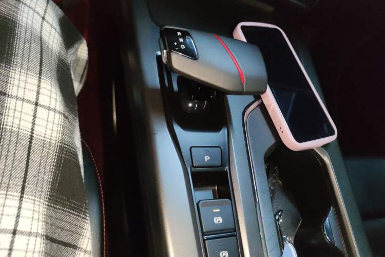 Used CHANGAN X5 PLUS 2024 1.5T DCT Pioneer Edition Gear Lever