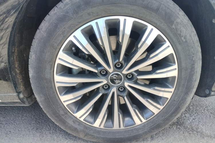 Used Hongqi H7 2018 2.0T Elite Edition Right Front Wheel Hub