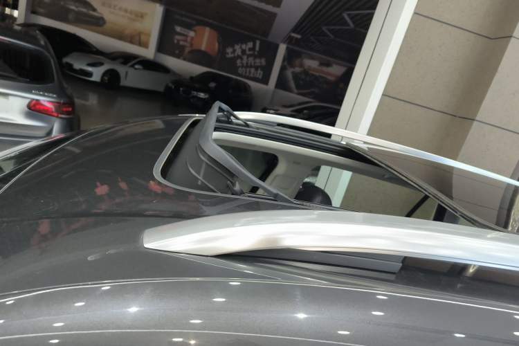 Used Volkswagen Tavendor 2024 380TSI All-Wheel-Drive R-Line Cruise Premium Edition Roof