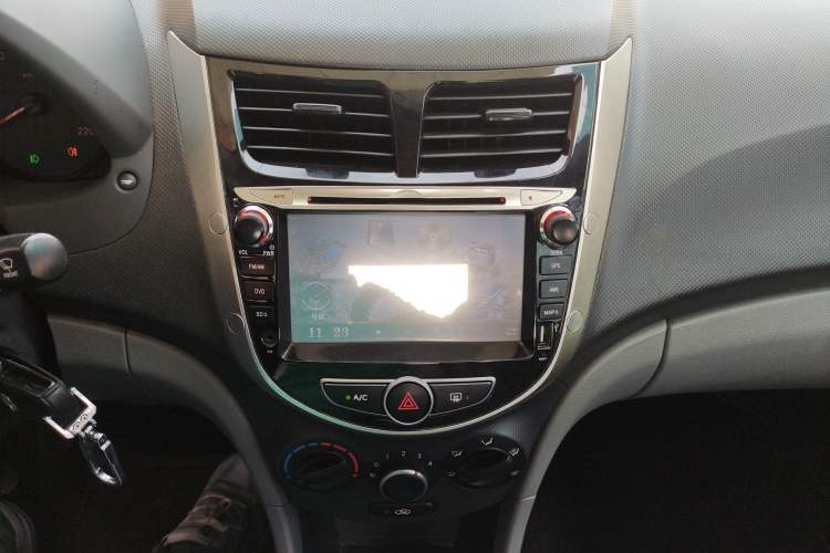 Used Hyundai Verna (older generation) 2014 1.4L Automatic Smart GLS Audio And AC Panel