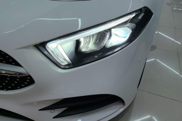 Used Mercedes-Benz A-Class 2022 Second Facelift A 200 L Sport Sedan Fashion Version
