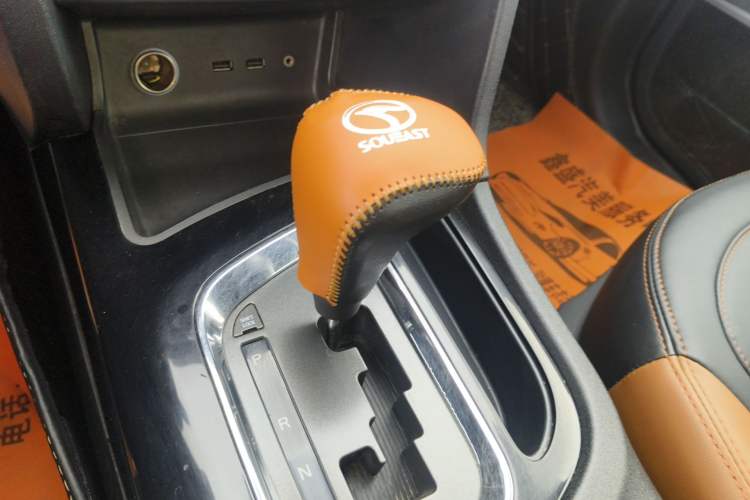 Used Soueast DX7 2015 1.5T Automatic Luxury Model Gear Lever