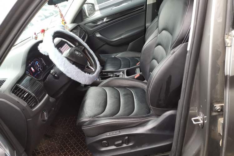 Used Skoda Kodiaq 2019 Facelifted TSI330 7-Seater Two-Wheel-Drive Luxury Enjoyment Edition China VI Standard
