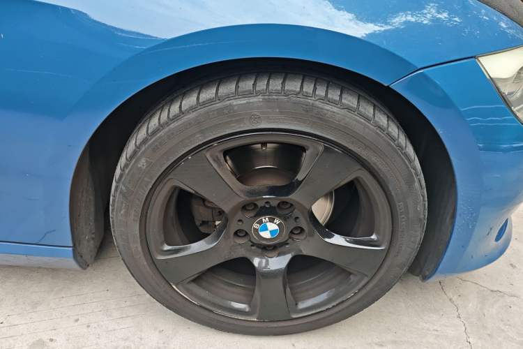 Used BMW 3 Series 2011 320i Coupe Right Front Wheel Hub