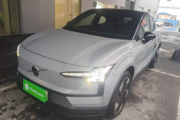 Used Volvo EX30 2025 Rear-Drive Long-Range Version Ultra