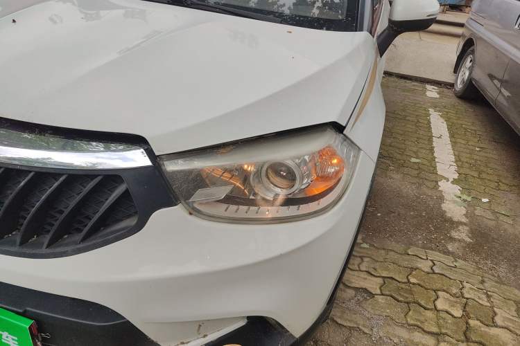 Used Brilliance V3 2015 1.5T Automatic Flagship Model Left Front Headlight