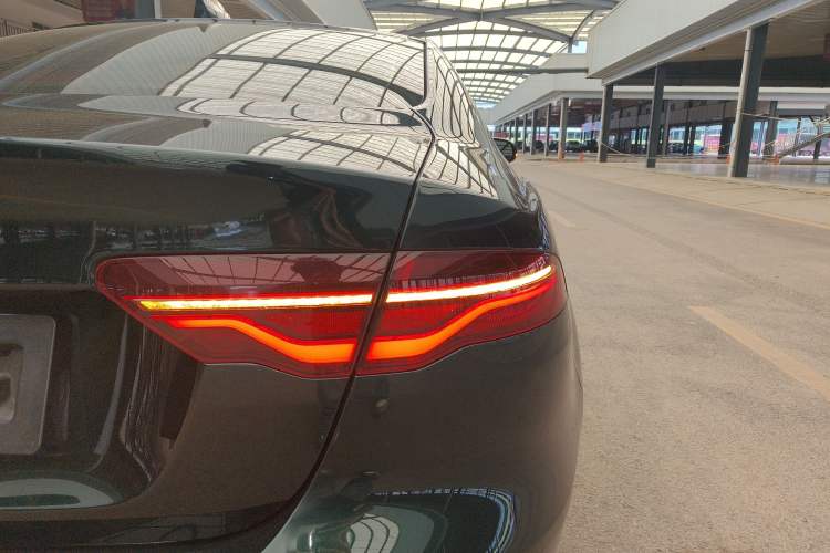 Used Jaguar XEL 2023 2.0T 250 PS R-DYNAMIC S Advanced Sport Edition Right Rear Taillight