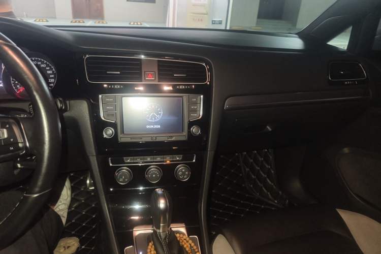 Used Volkswagen Golf 2016 1.4TSI Automatic R-Line
