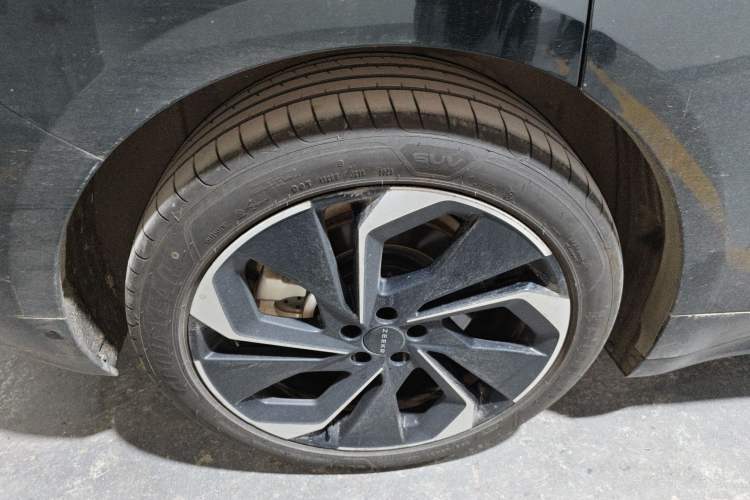 Used Zeekr 001 2021 Ultra-Long Range Dual-Motor YOU Version Right Rear Wheel Hub