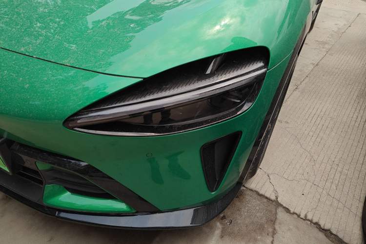 Used Xiaomi Auto YU7 2025 Ultra-Long Range Rear-Wheel Drive Version Left Front Headlight