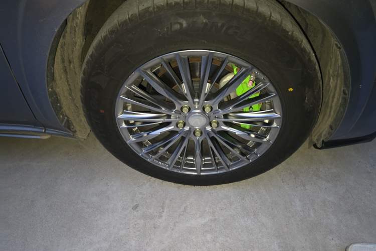 Used Lexus NX 2015 200t All-Wheel-Drive F SPORT Right Front Wheel Hub