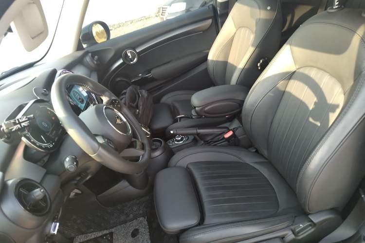 Used MINI MINI 2022 Updated 2.0T COOPER S Artist