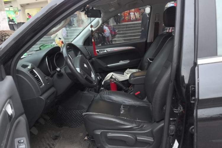 Used Foton Savana 2017 2.0T Manual 4x4 Gasoline Luxury Edition 5 Seats Left Front Seat