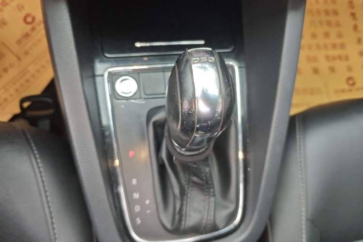 Used Volkswagen Sagitar 2018 180TSI DSG Prestige Edition Gear Lever