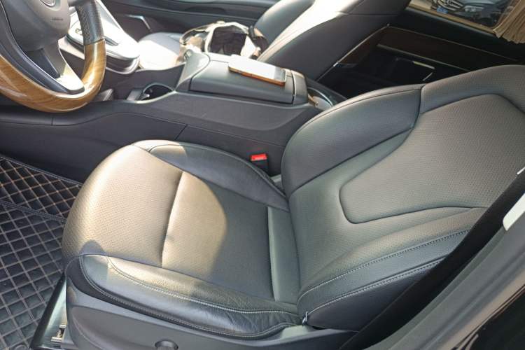 Used Mercedes-Benz V-Class 2021 V 260 Prestige Edition Left Front Seat