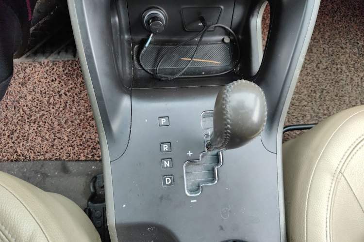 Used Hyundai ix35 2010 2.0L Automatic Two-Wheel Drive Elite Edition GLS Gear Lever