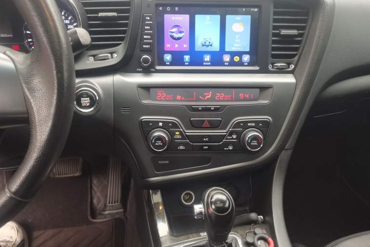 Used Kia K5 2012 2.0L Automatic DLX-2 Audio And AC Panel