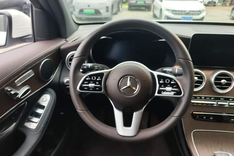 Used Mercedes-Benz GLC 2020 Facelift GLC 260 L 4MATIC Luxury Edition Steering Wheel