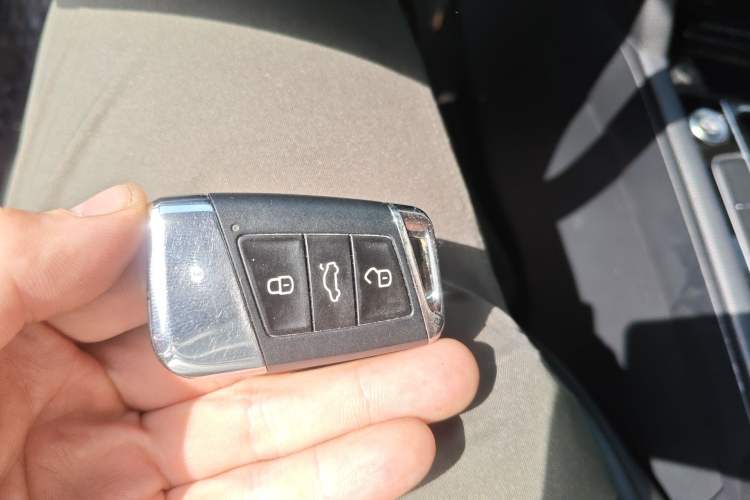 Used Volkswagen Magotan 2017 330TSI DSG Luxury Model Vehicle Key