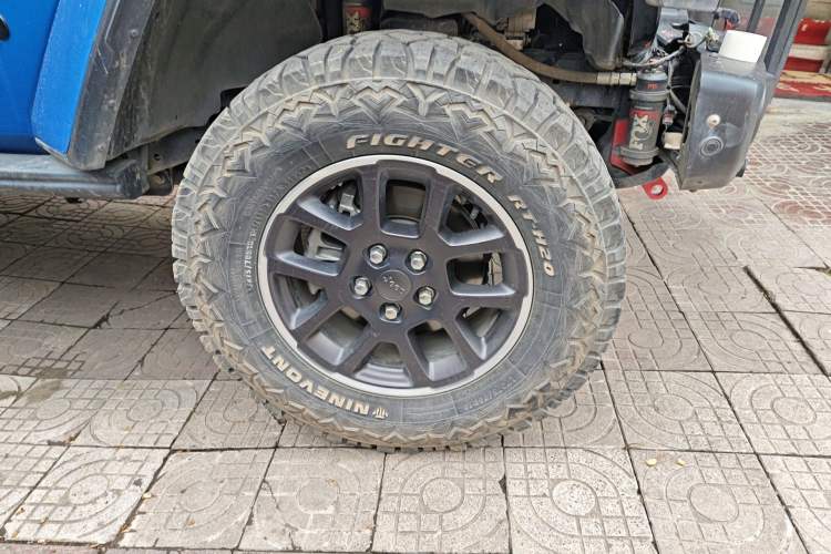 Used Jeep Gladiator 2022 3.6L Pioneer Edition Right Front Wheel Hub