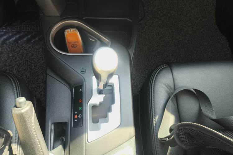 Used Toyota RAV4 2016 2.0L CVT Two-Wheel Drive Fashion Edition China V Standard
