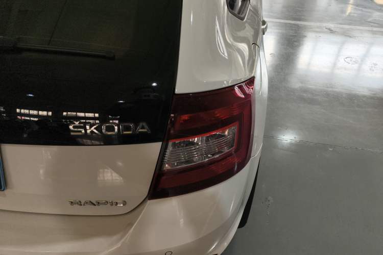 Used Skoda Rapid Spaceback 2014 1.6L Automatic Enjoyment Edition