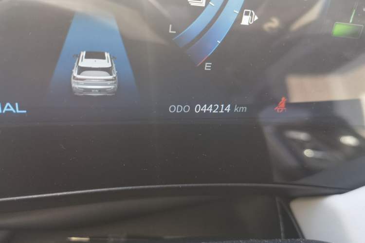 Used Dongfeng Aeolus Huge 2022 Mach Dual-Motor 1.5T MHD Dare-to-Dream Edition Odometer Close Up