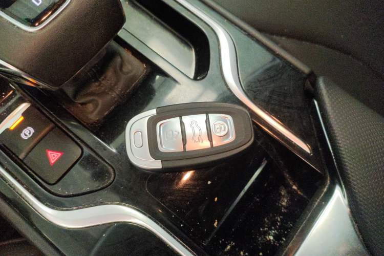 Used Hongqi E-QM5 2024 610 km PLUS Interior 1