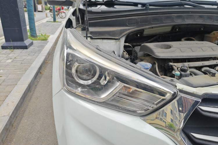 Used Hyundai ix25 2017 1.6L Automatic Smart Version Right Front Headlight