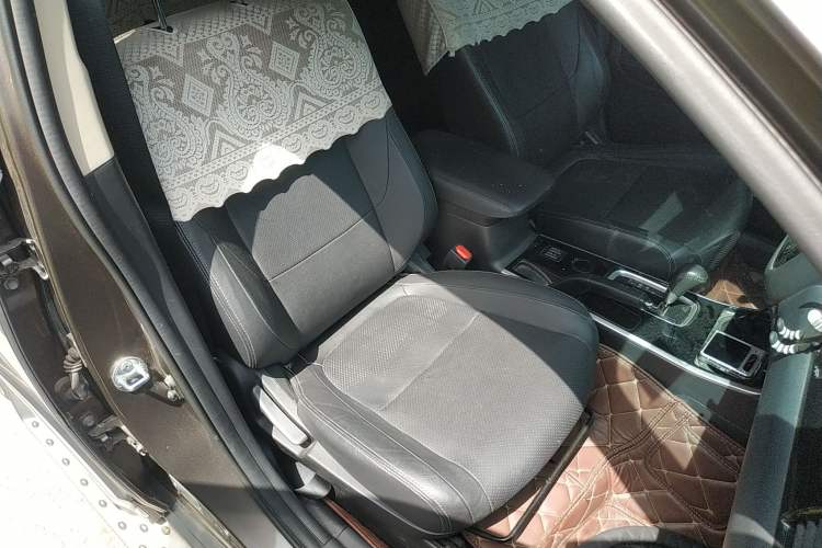 Used Mitsubishi Outlander 2018 2.0L Two-Wheel Drive Glory Edition 5 Seats Right Front Seat