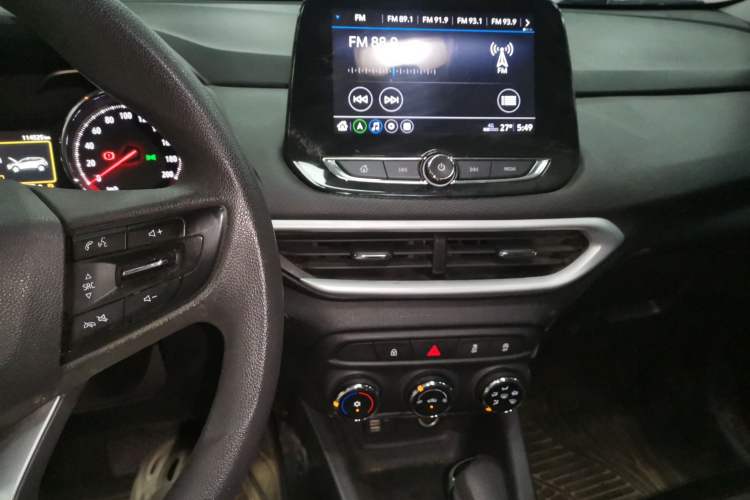 Used Chevrolet Trax 2019 Redline 325T Automatic Fun Edition China VI Standard Audio And AC Panel