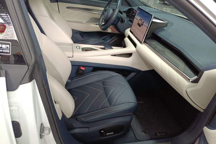 Used Zeekr 001 2023 WE Edition 100 kWh Right Front Seat