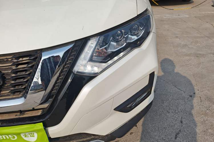 Used Nissan X-Trail 2023 Classic 2.0L Two-Wheel Drive Smart Connect Premium Edition
