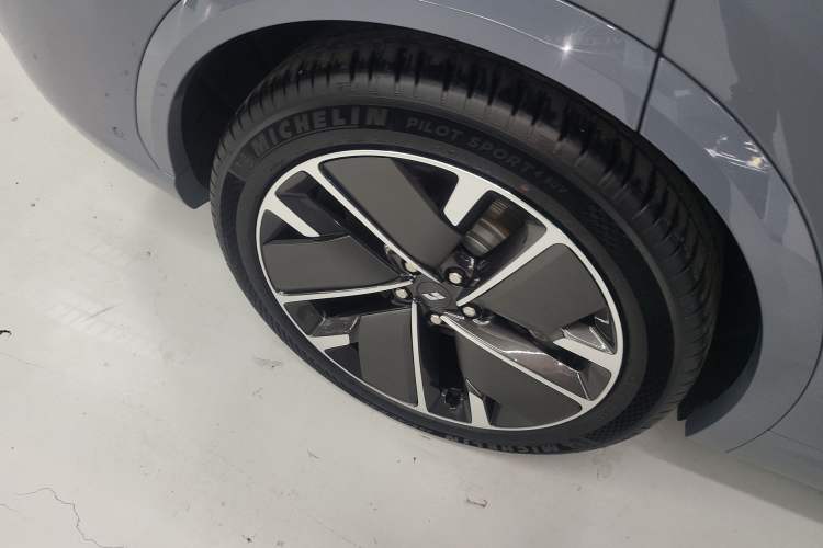 Used Li Auto L7 2025 Max Smart Refresh Edition Right Rear Wheel Hub