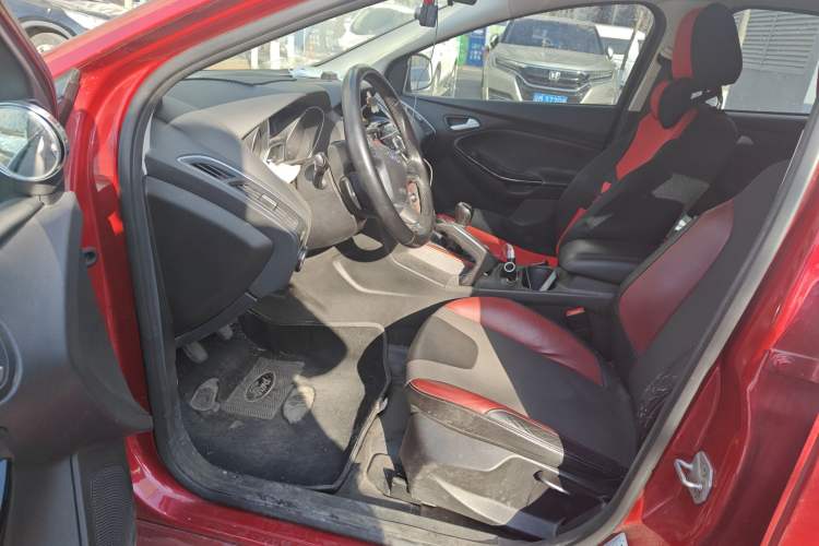 Used Ford Focus 2012 Hatchback 2.0L Manual Luxury Sport Model
