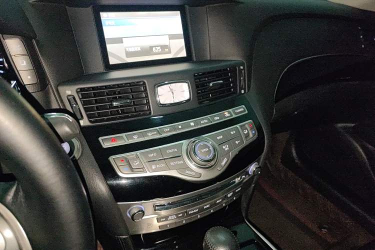 Used Infiniti Q70 2015 Q70L 2.5L Elite Edition Audio And AC Panel