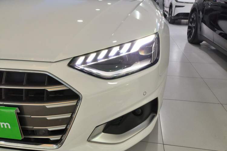 Used Audi A4L 2020 40 TFSI Fashionable and Elegant Model
