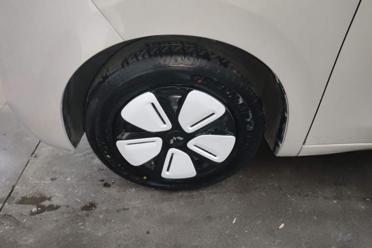Used Wuling Hongguang MINIEV 2025 Four-Door Version Advanced Edition Left Front Wheel Hub