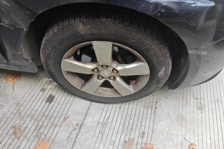 Used Chevrolet Cruze 2012 1.6L SL MT Right Front Wheel Hub