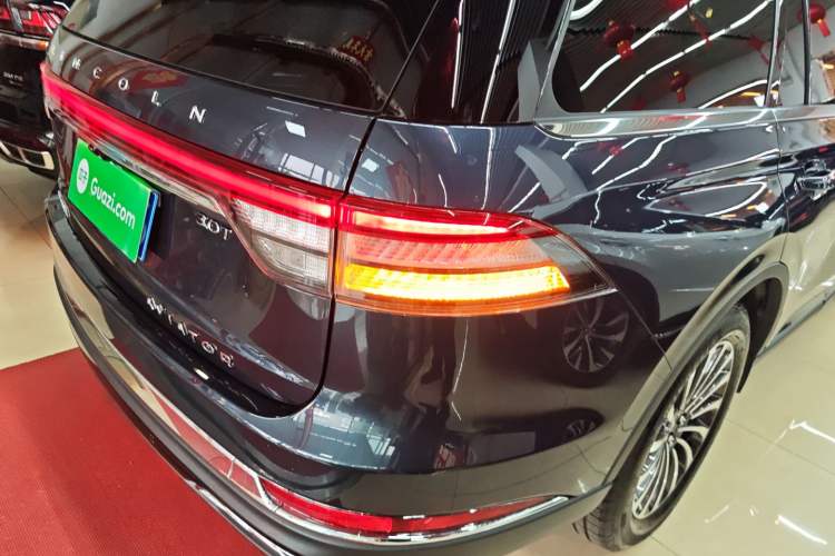 Used Lincoln Aviator 2023 3.0T V6 All-Wheel Drive Zunya Cruise Version 7 Seats Right Rear Taillight