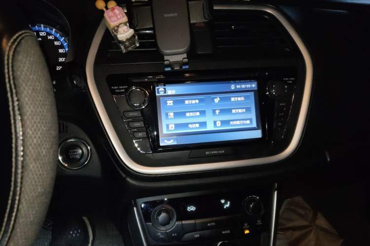 Used Suzuki S-Cross 2014 1.6L CVT Two-Wheel Drive Elite Version Audio And AC Panel