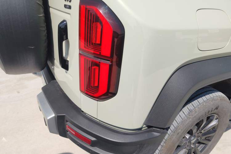 Used Formula Leopard 5 2023 Explore Edition