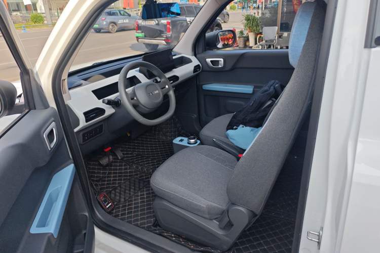 Used Geely Galaxy Panda 2024 Panda Mini 200km Endurance Bear Left Front Seat