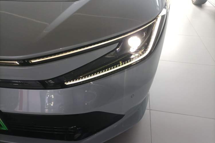 Used Honda P7 2025 Rear-Drive Long-Range Pro Left Front Headlight