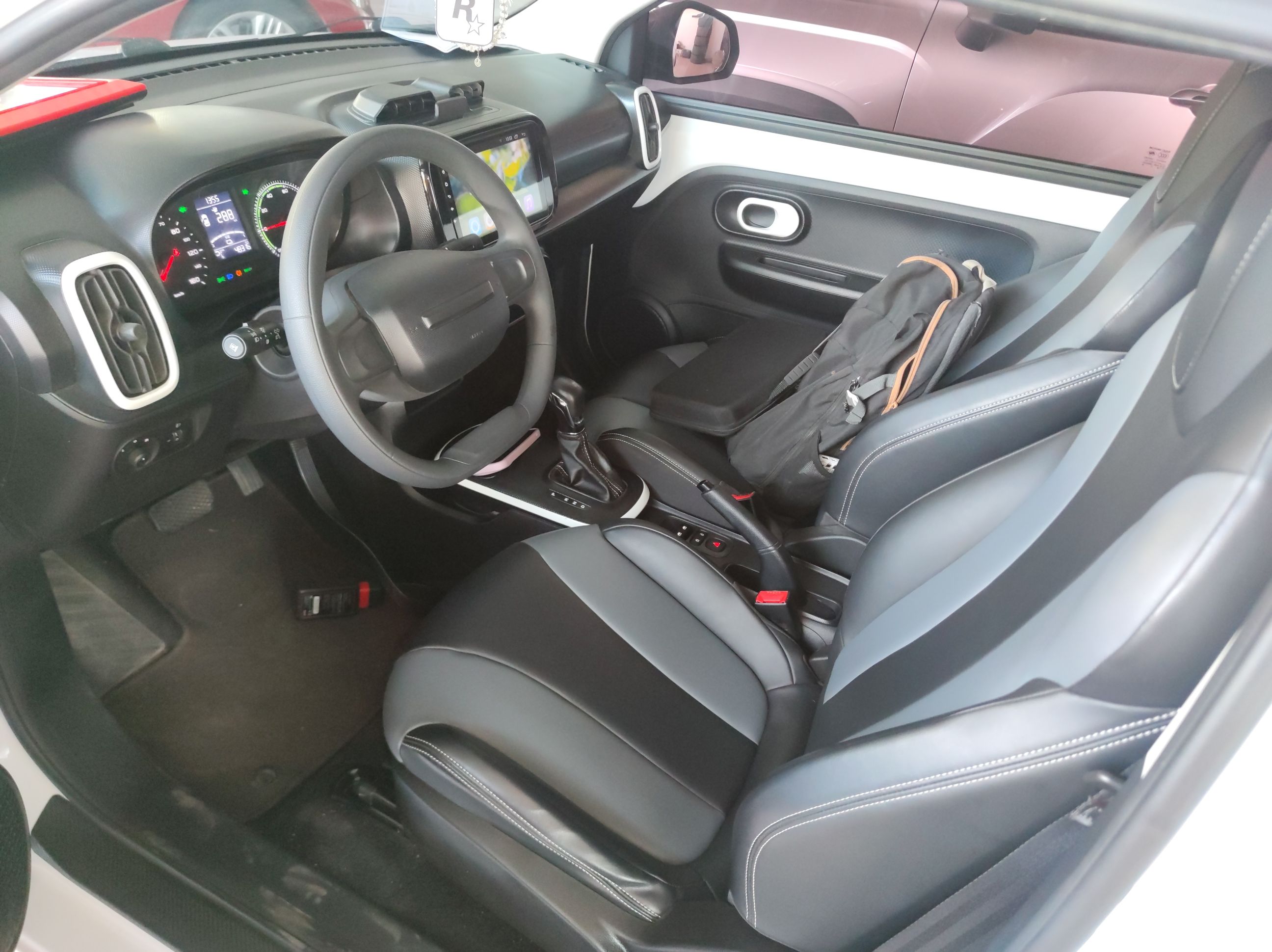 Переднее сиденье в автомобиле