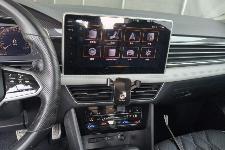 Used Volkswagen Tiguan L 2022 330TSI Automatic Two-Wheel Drive R-Line Enhanced Edition Audio And AC Panel