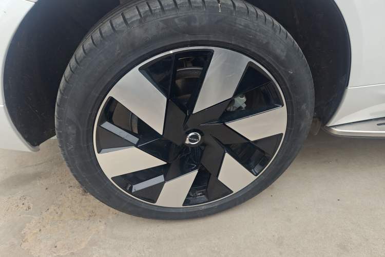 Used Volvo XC60 New Energy 2023 T8 Plug-in Hybrid Long-Range All-Wheel Drive Smart Luxury Edition
