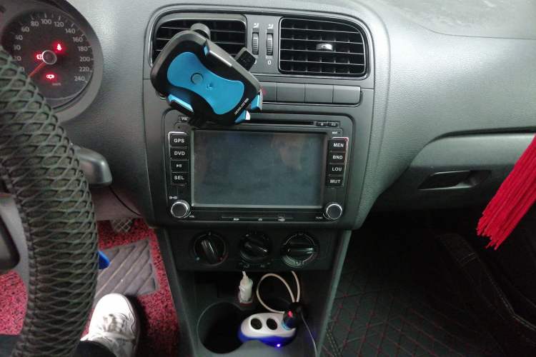 Used Volkswagen Polo 2011 1.4L Manual ZhiLe Edition Audio And AC Panel