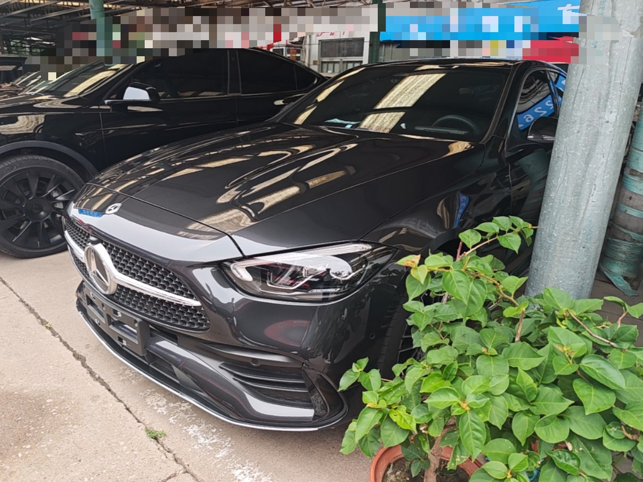 Под передней частью автомобиля