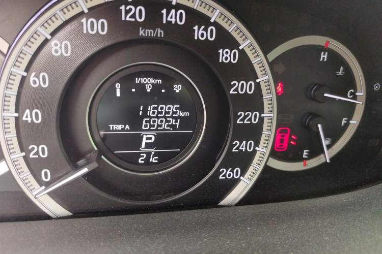 Used Honda Accord 2016 2.0L Comfort Edition Odometer Close Up